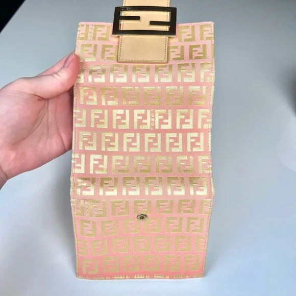 RESERVED Fendi Compact Pink Wallet With Box - Picture 2 of 6